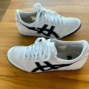 Onitsuka Tiger Ultimate 81 by ASICS